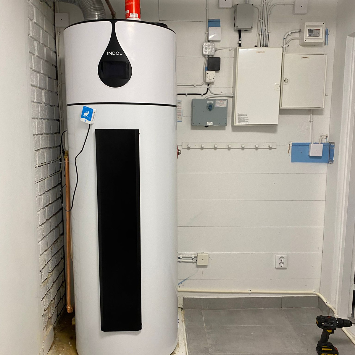 Indol EcoSave 300 liters värmepumpsberedare i tvättstuga